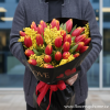 Oranžové tulipány s mimosou