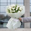 Bílé tulipány kytice v dárkovém balení